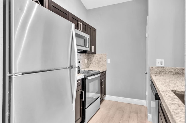 Building Photo - 2890 N Oakland Forest Dr