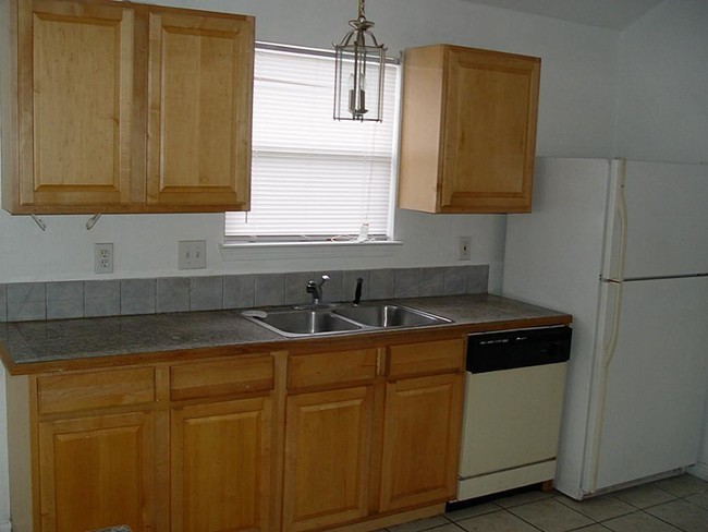 Building Photo - 34614 Lakeside Dr