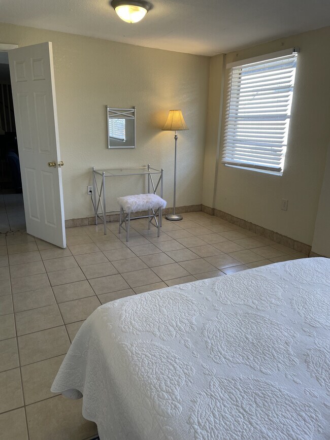 Foto del edificio - 9576 Waverly Dr