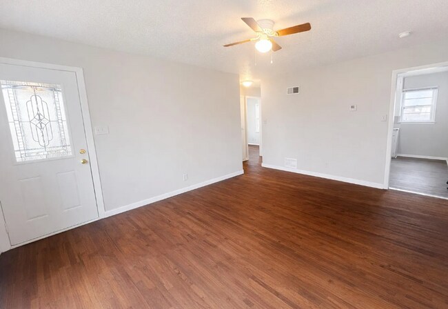 Foto del edificio - Charming 2 Bedroom 1 Bath For Rent Southeast Wichita,KS
