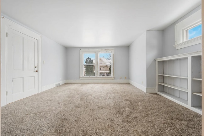 Building Photo - 541 Mt Vernon St