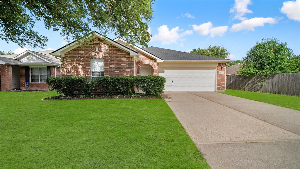 Foto principal - 140 Bristol Bend Ln