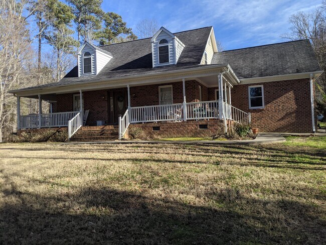 Building Photo - 3007 Umstead Rd