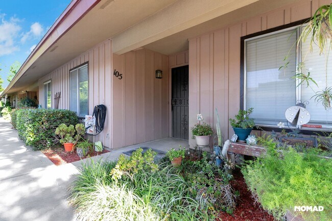 Foto del edificio - Charming 2BR Condo in Fresno