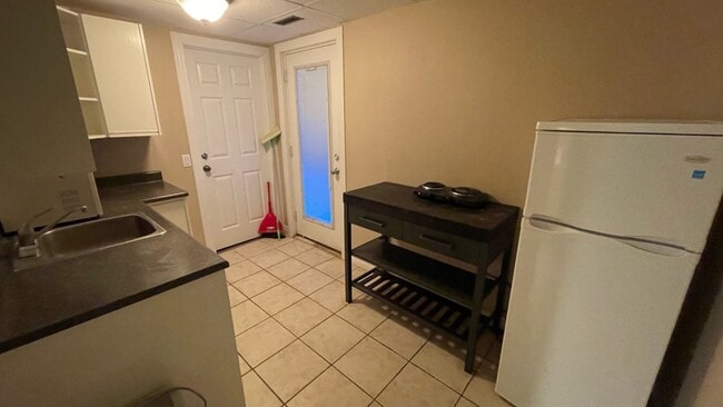 Building Photo - 3903-3943 43 Ave