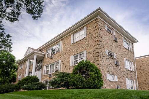 Primary Photo - 2500 Edgcumbe Ave Apartments
