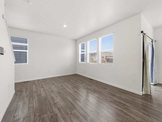 Foto del edificio - Beautiful Home in Severance with 3-Car Garage, Fenced Yard, and Central A/C!