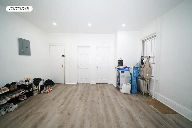 Foto del edificio - 32-63-63 47th St