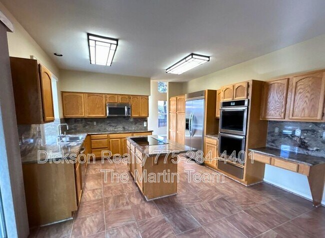 Building Photo - 1685 Southview Dr