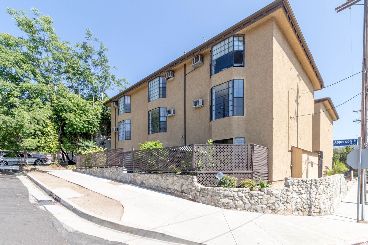 Foto principal - 10256 McClemont Ave