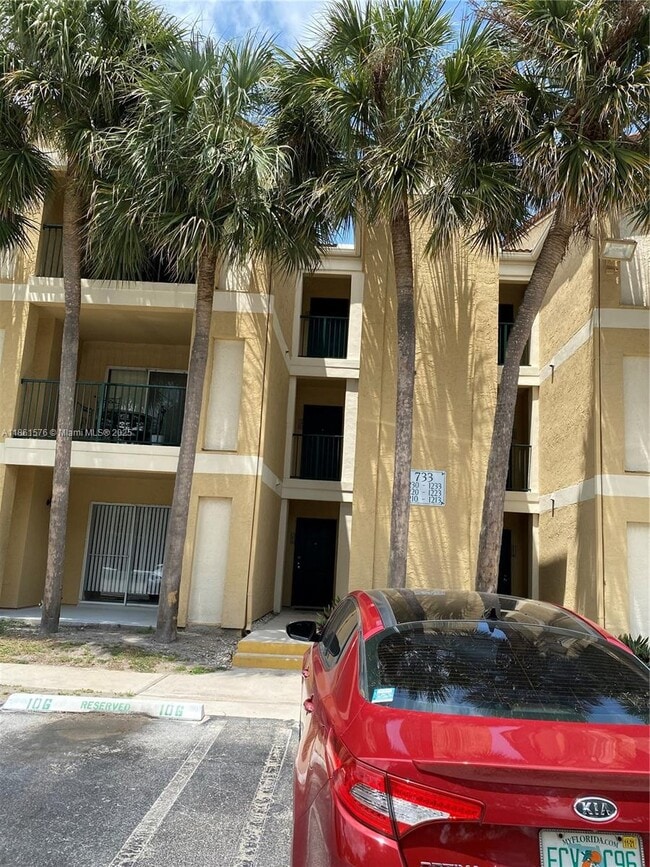 Foto del edificio - 977 Riverside Dr