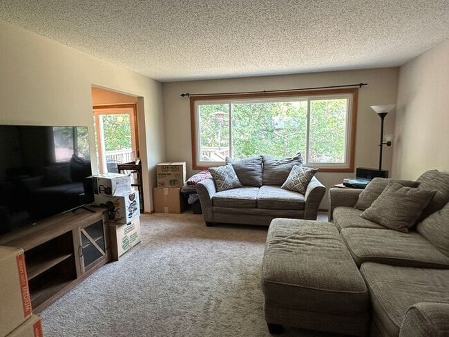 Building Photo - Savage Single Family Home, 2 Car Garage, F...