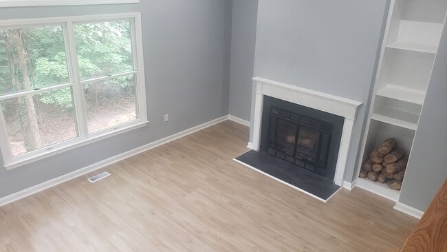 Building Photo - Delightful 3br 3ba Townhome in Chapel Hill! Available Now!