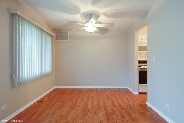 Building Photo - 3008 Roberts Dr