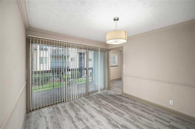 Foto del edificio - 5675 Roswell Rd NE