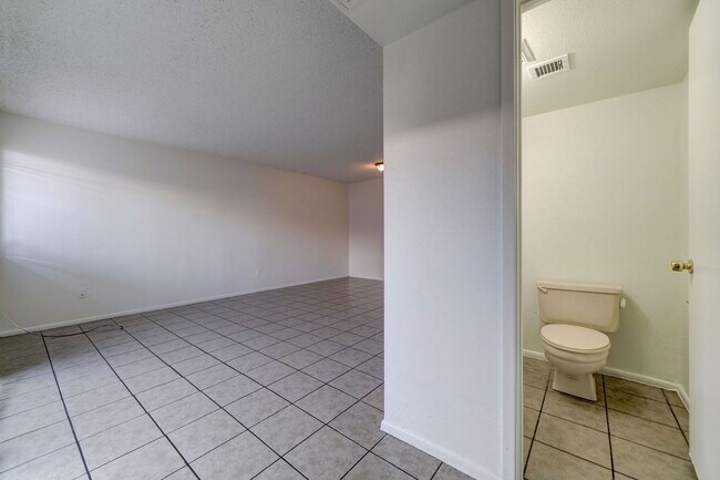 Foto del edificio - 2696 N 43rd Ave