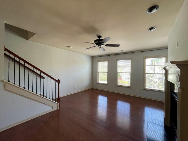 Building Photo - 800 Village Field Ct NW
