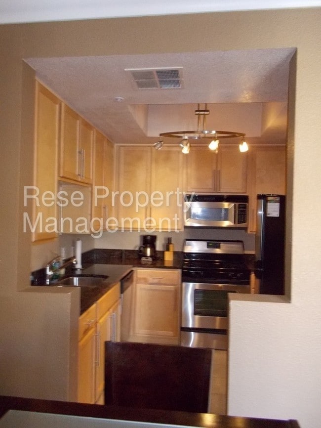 Building Photo - 220 E Flamingo Rd