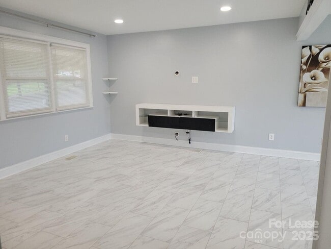 Building Photo - 1531 Longleaf Dr