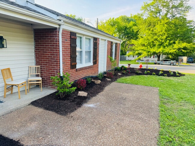 Building Photo - 2701 Hartford Dr