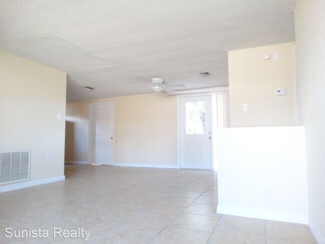 Building Photo - 3 br, 1 bath House - 9831 Rainbow Lane