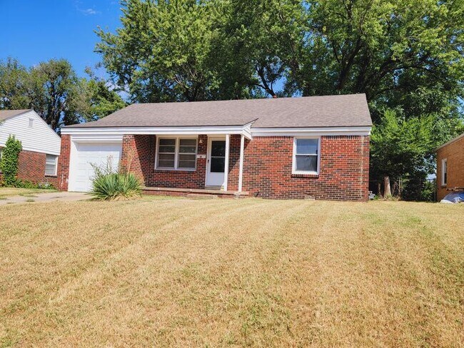 Building Photo - 4620 Vesta Dr