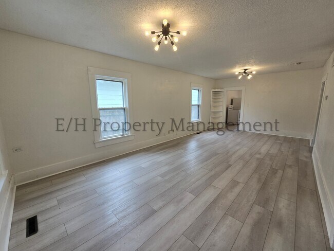 Foto del edificio - 755 W Hendryx St
