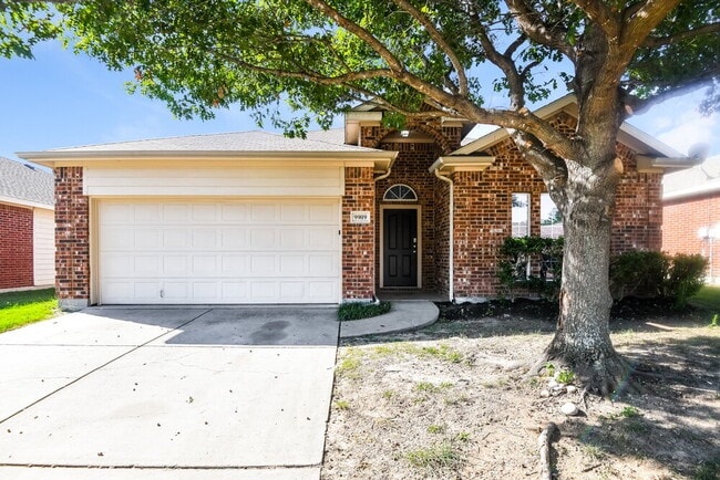 Building Photo - 9909 Amaryllis Ln