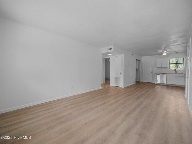Foto del edificio - 110 Ravenwood Dr