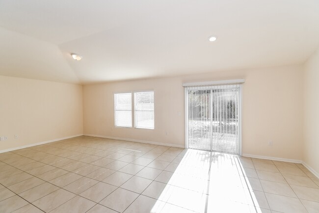 Building Photo - 86269 Express Ct