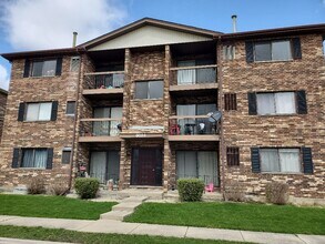 Building Photo - 9024 Lincoln Ct