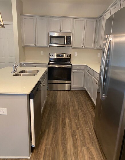 Building Photo - Beautiful 4 bedroom home in a GREAT location!