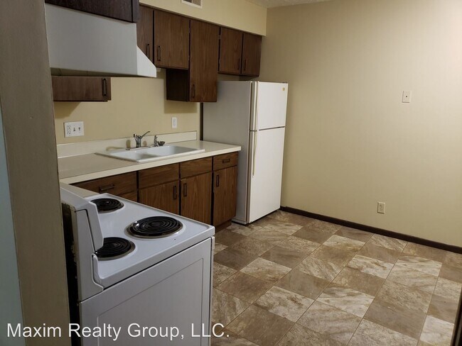 Building Photo - 817 James Pkwy