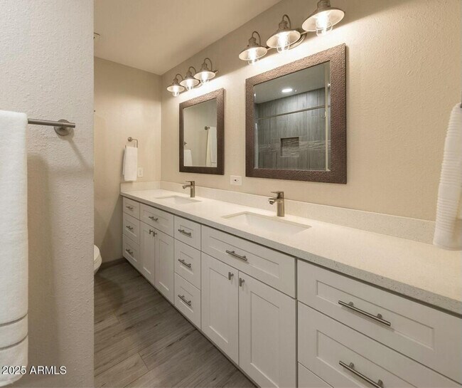 Building Photo - 1946 E Wesleyan Dr