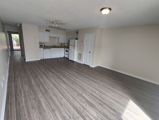 Building Photo - SUPER CUTE! 1st Floor 1 Bedroom/ 1 Bath Condo in Murrells Inlet! Close to the beach!