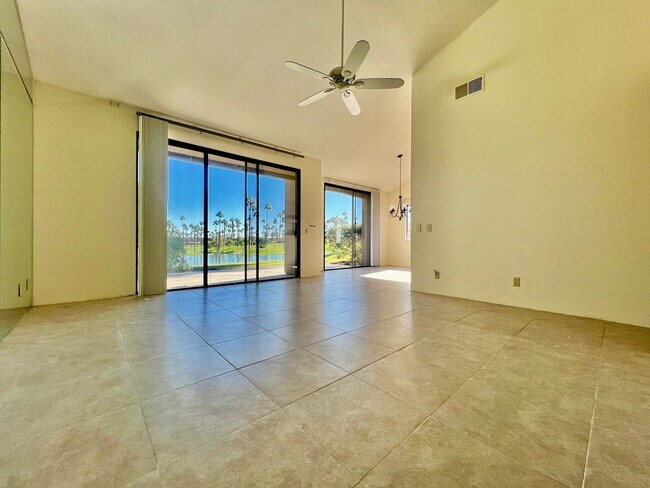 Foto del edificio - AVAILABLE NOW!! 2 Bedroom 2 Bathroom + Den Home in Palm Desert!!