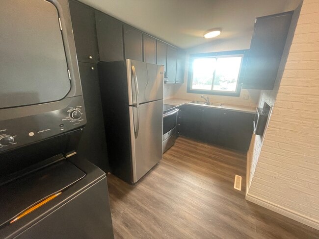 Building Photo - 3 Bedroom Main Floor on East Mountain