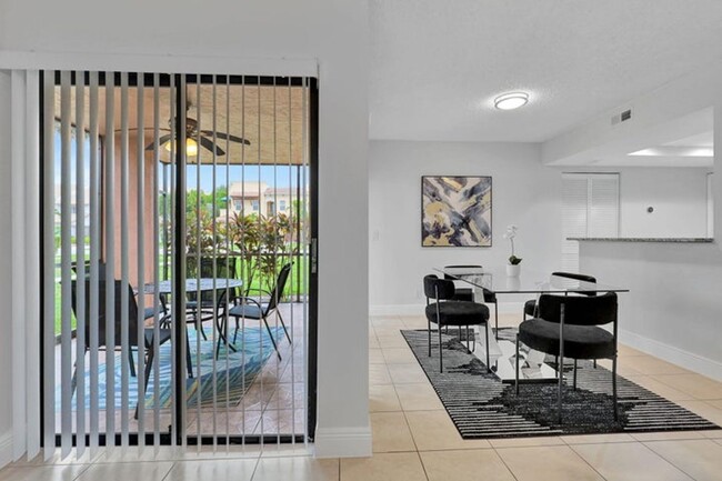 Foto del edificio - 12641 Westhampton Cir