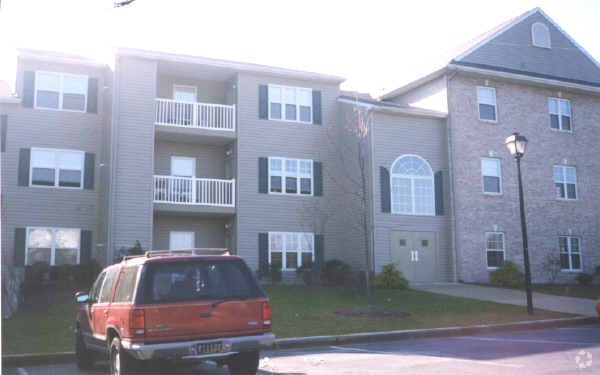 Primary Photo - Berkshire Gardens