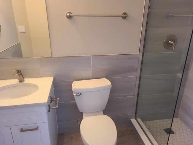 Building Photo - 550 Sandison St