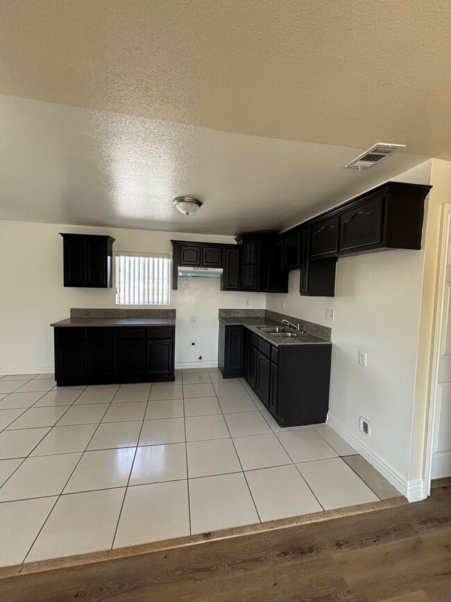 Foto del edificio - 830-828 W 71st St