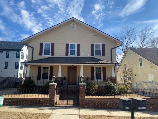 3 Bedroom 2.5 Bath Townhome in Downtown Gr... - 3 Bedroom 2.5 Bath Townhome in Downtown Gr...