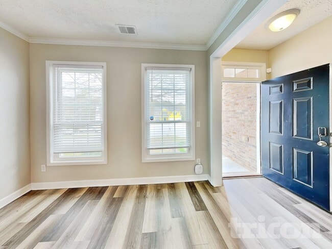 Building Photo - 415 Park Creek Trce