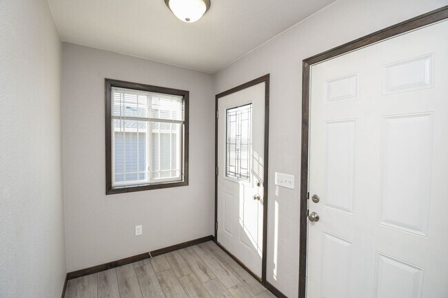 Foto del edificio - 3616 S Outfield Cir