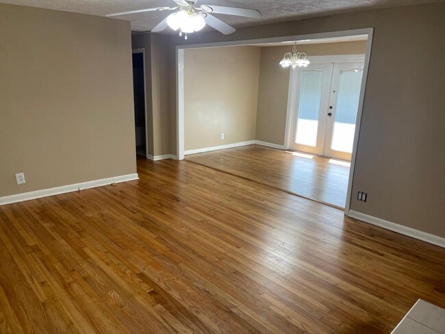 Building Photo - 975 Glenbrook