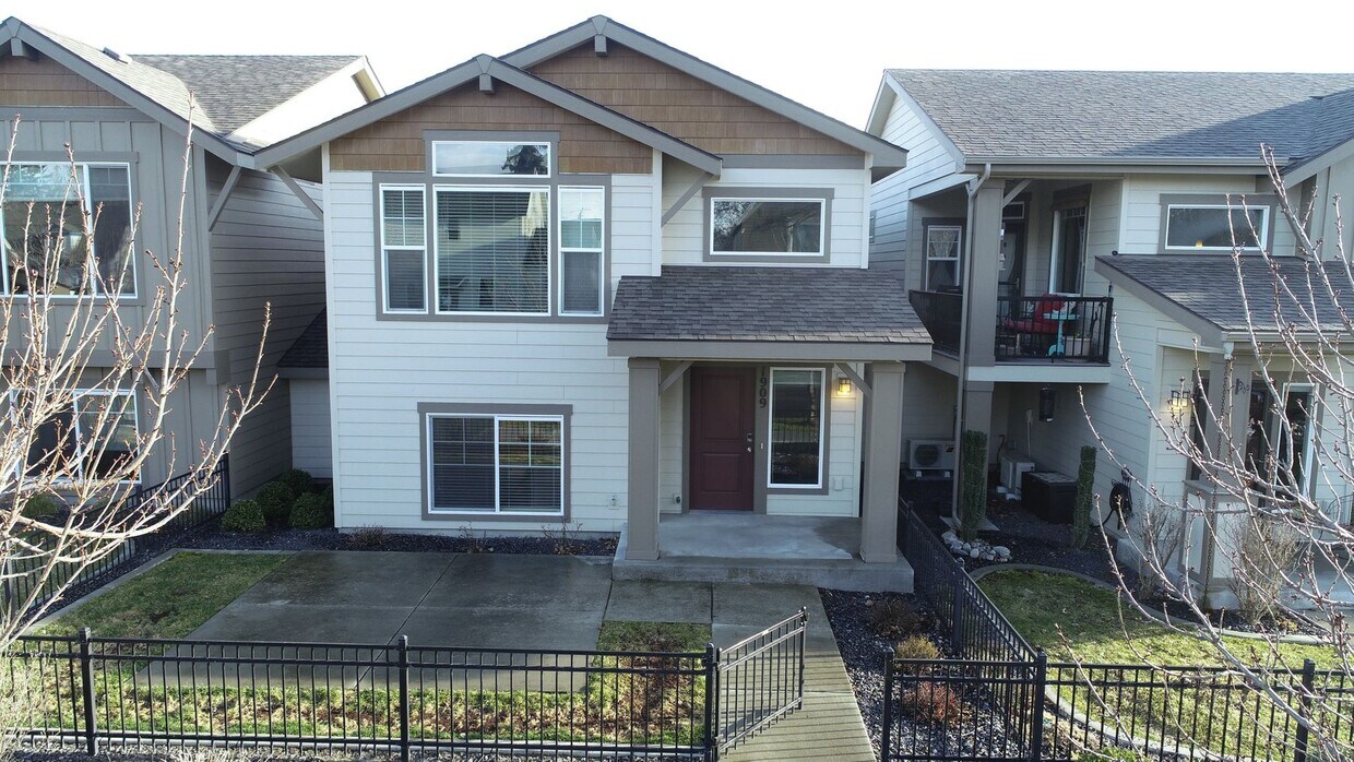 Foto principal - Kendall Yards, 2 Bedroom Townhouse, Over-s...