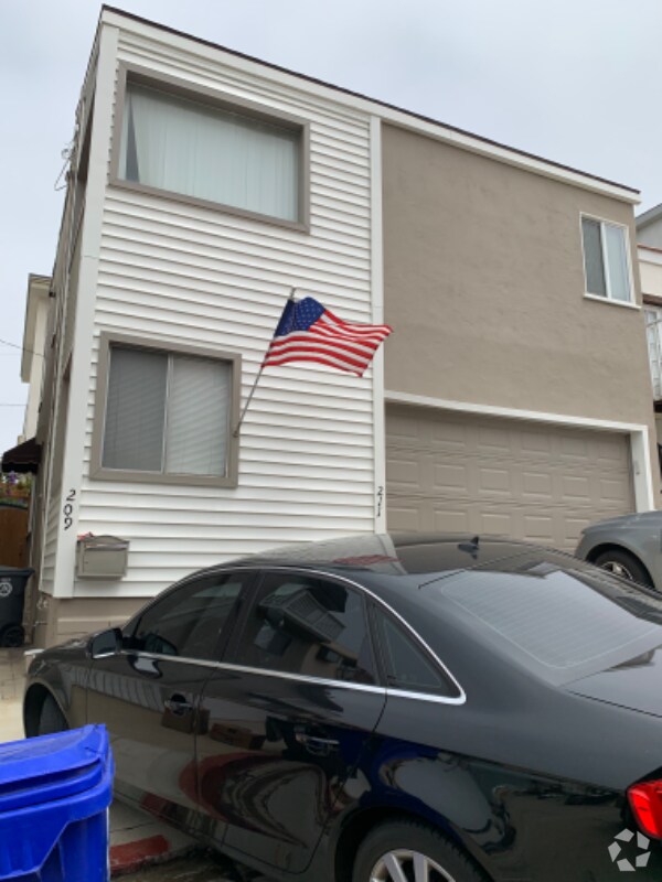 Building Photo - 209 39th St
