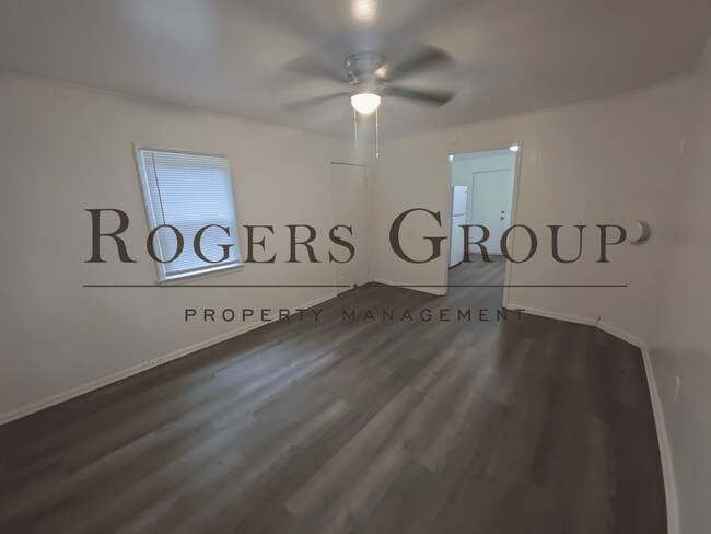 Foto del edificio - 211 Mineral Springs Rd
