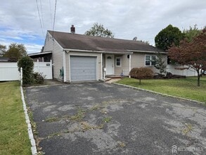 Building Photo - 392 Durham Ave