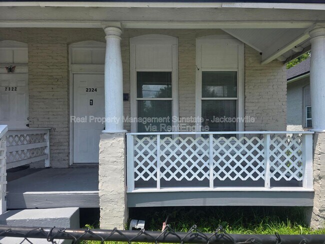 Foto del edificio - 2324 Moncrief Rd